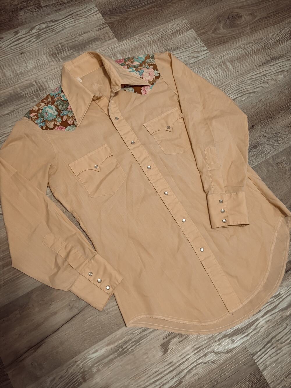 vintage peach/floral classic western pearl snap